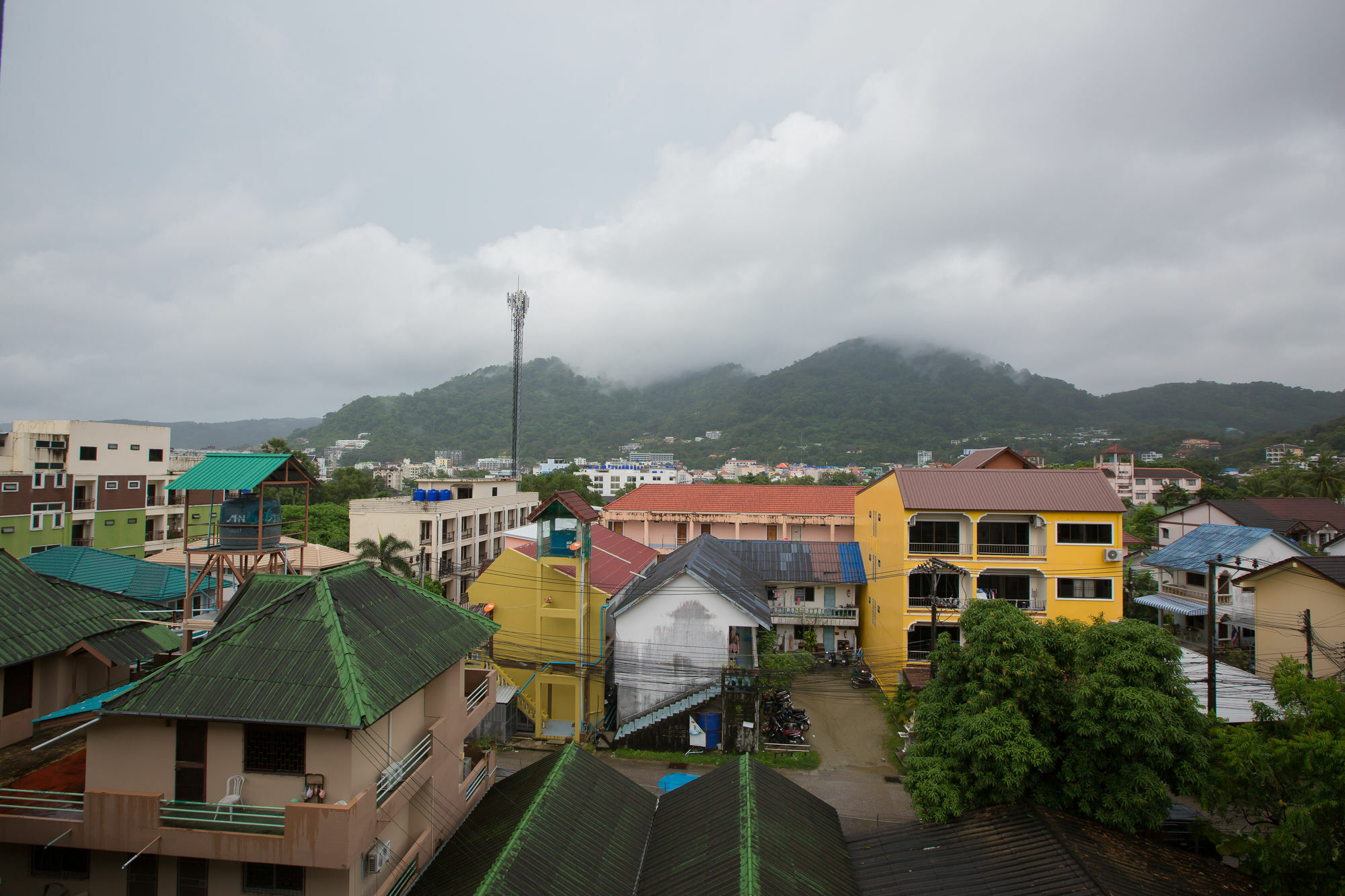 Chusri Hotel Patong Exterior photo