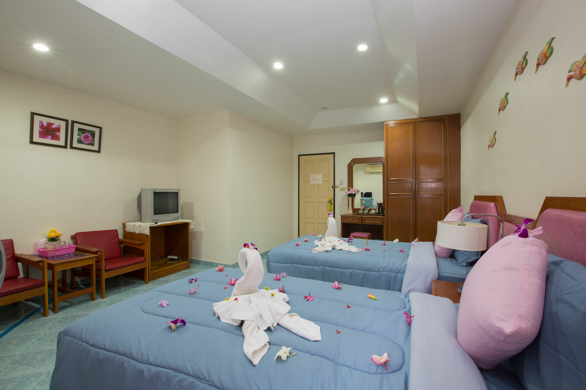 Chusri Hotel Patong Exterior photo
