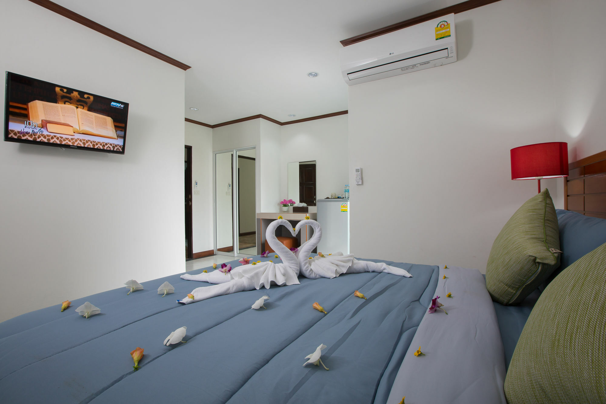 Chusri Hotel Patong Exterior photo