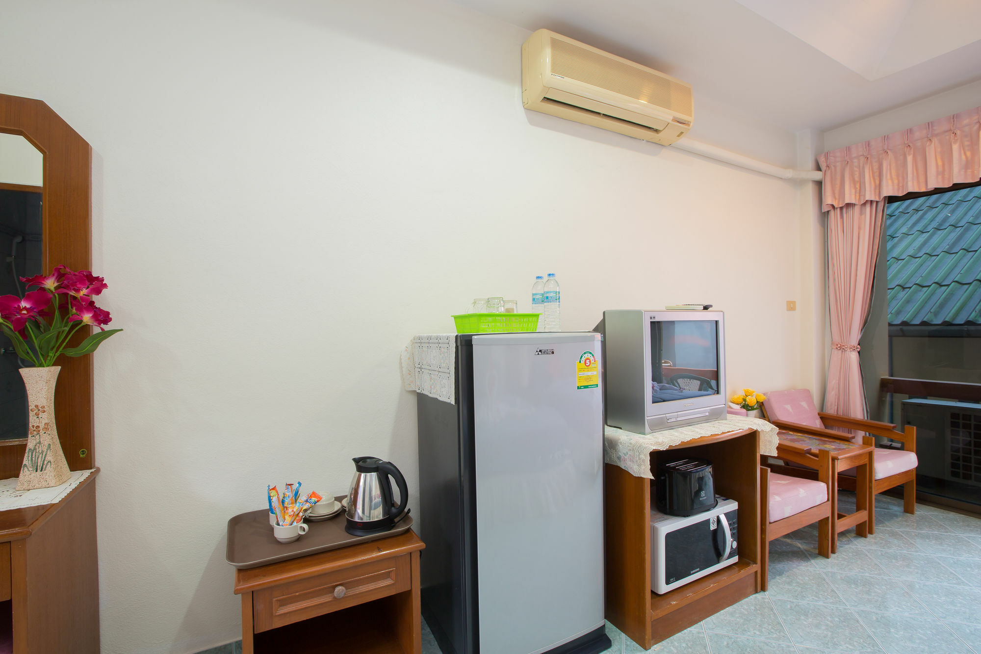 Chusri Hotel Patong Exterior photo