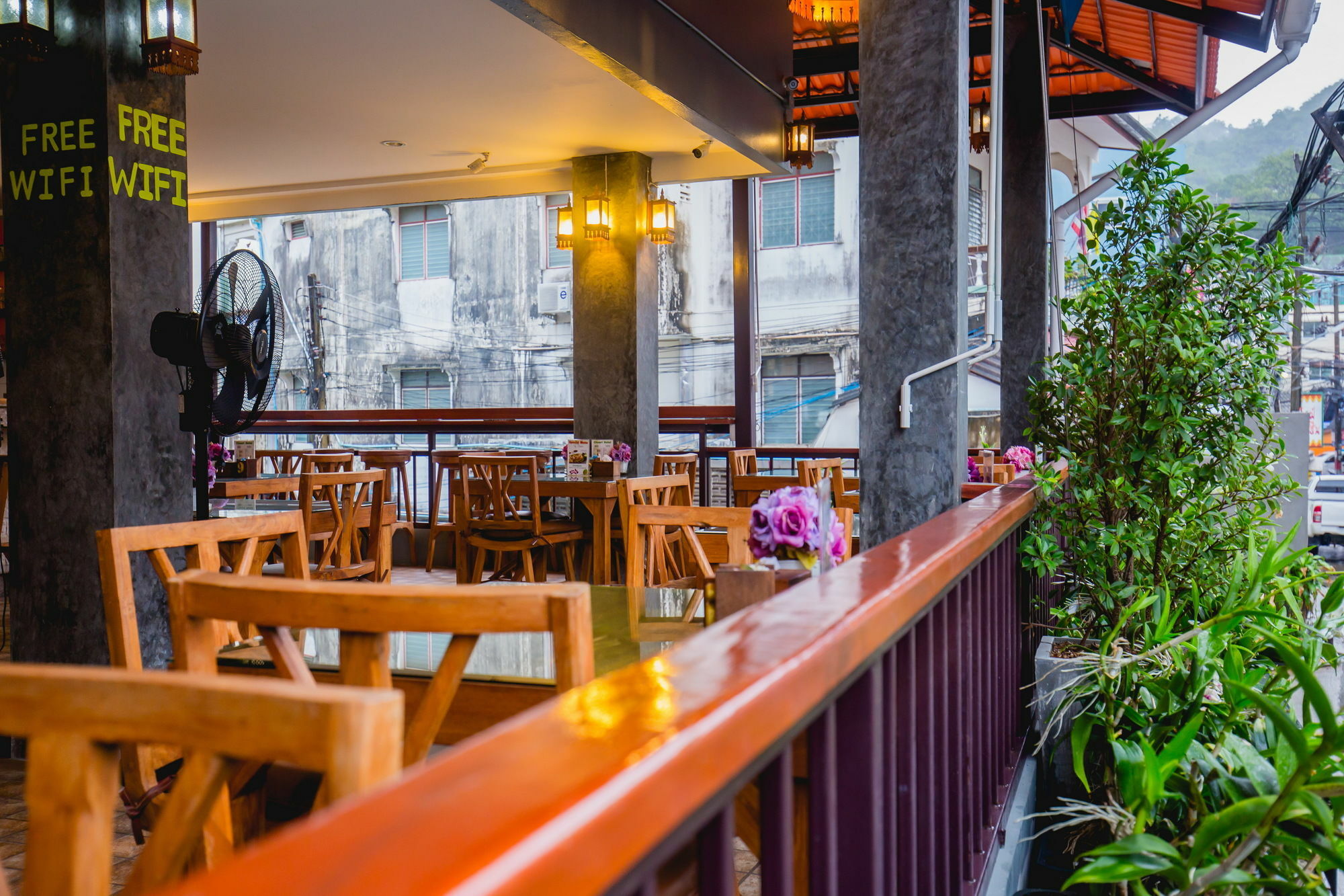 Chusri Hotel Patong Exterior photo
